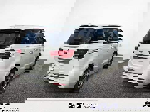 Used 2016 Kia Sedona L image 5