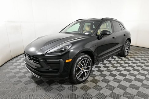 Used 2025 Porsche Macan image 1