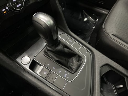 Used 2020 Volkswagen Tiguan SE w/ Panoramic Sunroof Package image 21