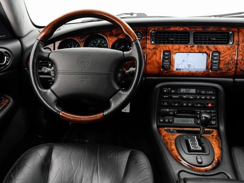 Used 2003 Jaguar XK8 Convertible image 16