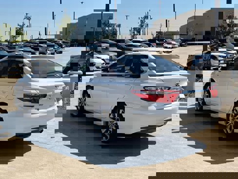 Used 2017 Toyota Camry XLE image 10