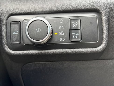 Used 2022 Ford Explorer XLT w/ Equipment Group 202A image 17