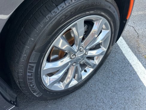 Used 2018 Chrysler 300 Touring L image 10