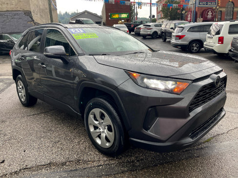 Used 2021 Toyota RAV4 LE image 3