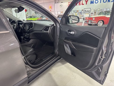 Used 2019 Jeep Cherokee Limited image 44