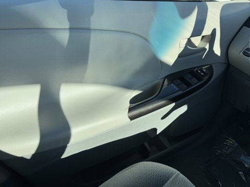 Used 2011 Toyota Sienna LE image 30