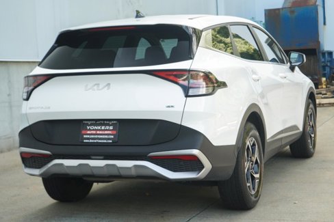 Used 2024 Kia Sportage LX image 5