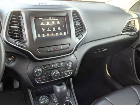 Used 2021 Jeep Cherokee Latitude Plus image 22