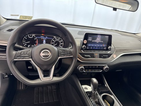 Used 2023 Nissan Altima 2.5 SV image 9