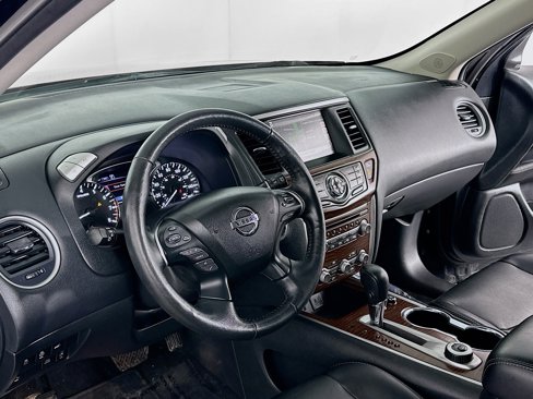 Used 2020 Nissan Pathfinder Platinum w/ Cargo Package image 4