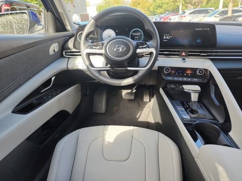 Used 2023 Hyundai Elantra Limited image 9