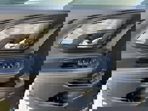Used 2022 GMC Terrain SLE w/ Driver Convenience Package image 24