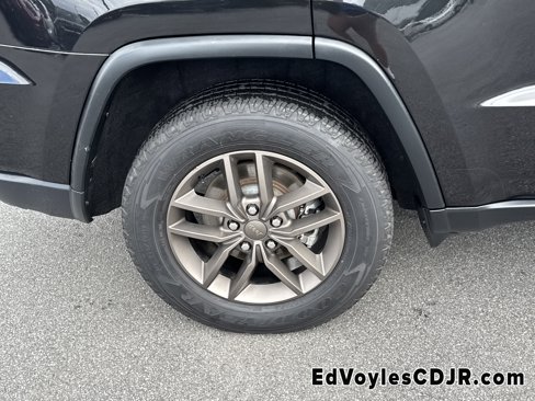 Used 2016 Jeep Grand Cherokee Laredo 75th Anniversary image 12