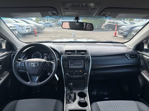 Used 2016 Toyota Camry LE image 2