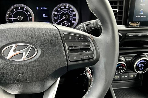 Used 2022 Hyundai Venue SEL image 19