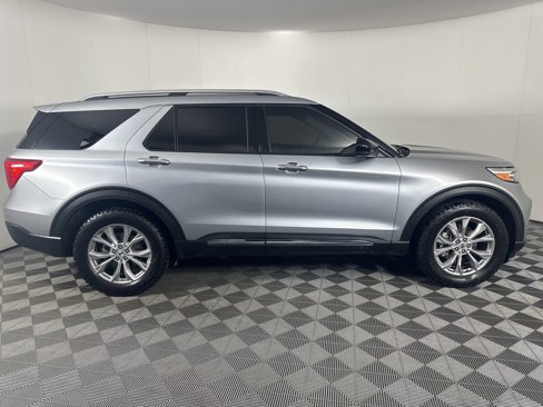 Used 2023 Ford Explorer Limited image 7