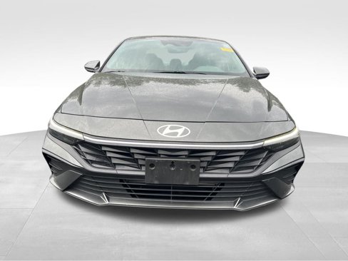 Used 2024 Hyundai Elantra SEL image 2