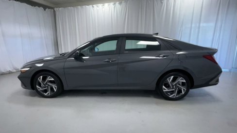 Used 2025 Hyundai Elantra Sport image 19