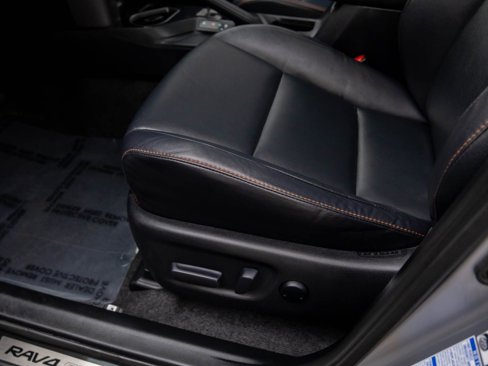 Used 2016 Toyota RAV4 SE image 16