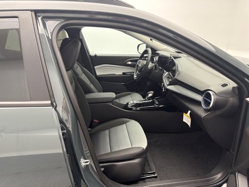 New 2025 Chevrolet Trax LT w/ LT Convenience Package image 14