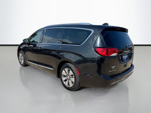 Used 2017 Chrysler Pacifica Platinum image 7