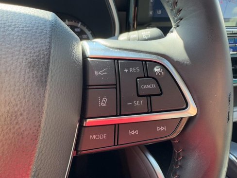 Used 2021 Toyota Highlander Limited image 19