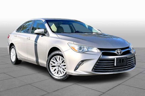 Used 2016 Toyota Camry LE image 2