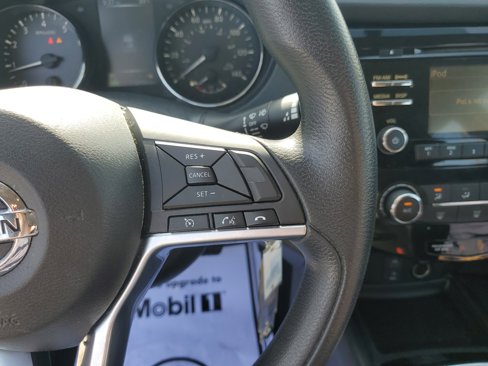 Used 2017 Nissan Rogue S image 16