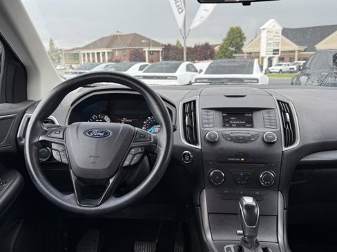Used 2018 Ford Edge SE image 22