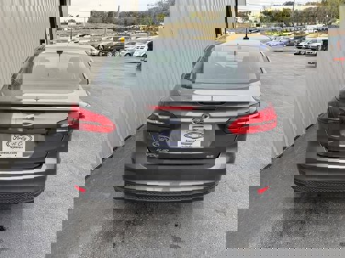 Used 2017 Ford Focus SE image 4