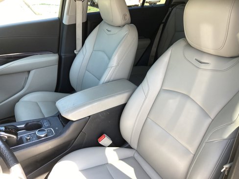 Used 2021 Cadillac XT4 Luxury w/ Cold Weather Package image 9