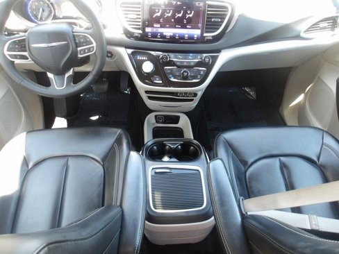 Used 2023 Chrysler Pacifica Touring-L image 20