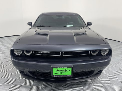 Used 2019 Dodge Challenger SXT image 6
