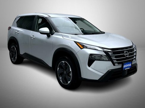 Used 2024 Nissan Rogue SV image 3