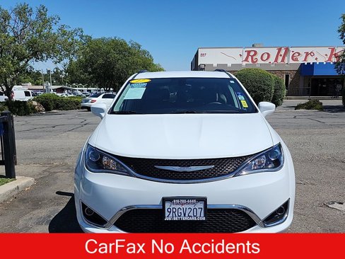 Used 2017 Chrysler Pacifica Touring-L w/ Tire & Wheel Group image 2