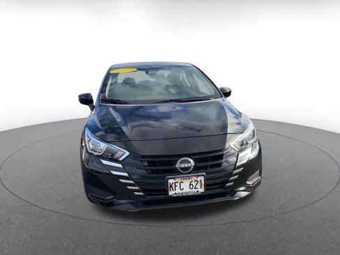 Used 2023 Nissan Versa SV image 4