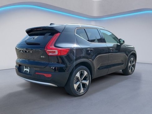 New 2025 Volvo XC40 B5 Core w/ Protection Package Premier image 4