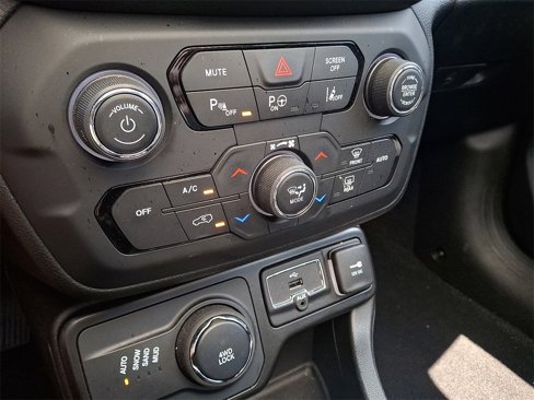 Used 2021 Jeep Renegade Limited w/ Sun & Sound Group image 16
