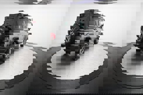 Used 2016 Jeep Wrangler Unlimited Rubicon w/ Connectivity Group image 31