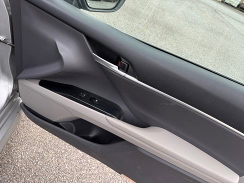 Used 2018 Toyota Camry LE image 35