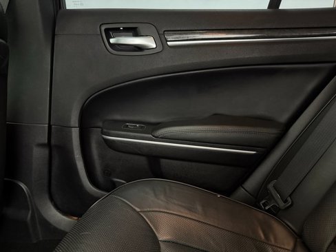 Used 2019 Chrysler 300 Limited image 32