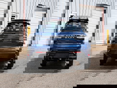 Certified 2024 Porsche Macan image 6