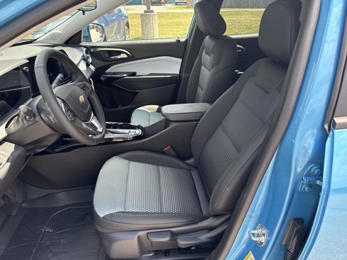 New 2025 Chevrolet Trax LT w/ LT Convenience Package image 11