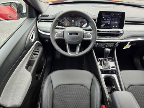 New 2025 Jeep Compass Latitude image 11