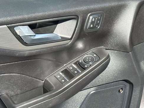 Used 2021 Ford Escape Titanium image 28