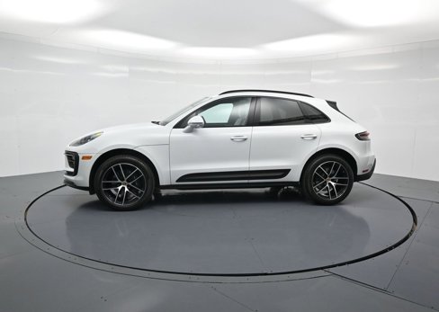 Certified 2025 Porsche Macan image 2