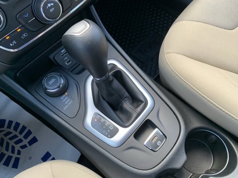 Used 2016 Jeep Cherokee Sport w/ Cold Weather Group image 19