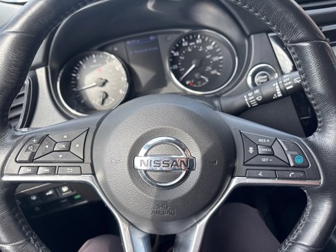 Used 2020 Nissan Rogue SV w/ Premium Package image 24