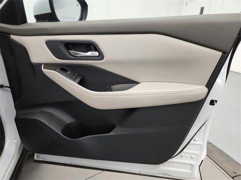 Used 2024 Nissan Rogue SV image 35