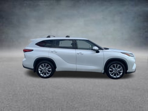 Used 2022 Toyota Highlander Limited image 3